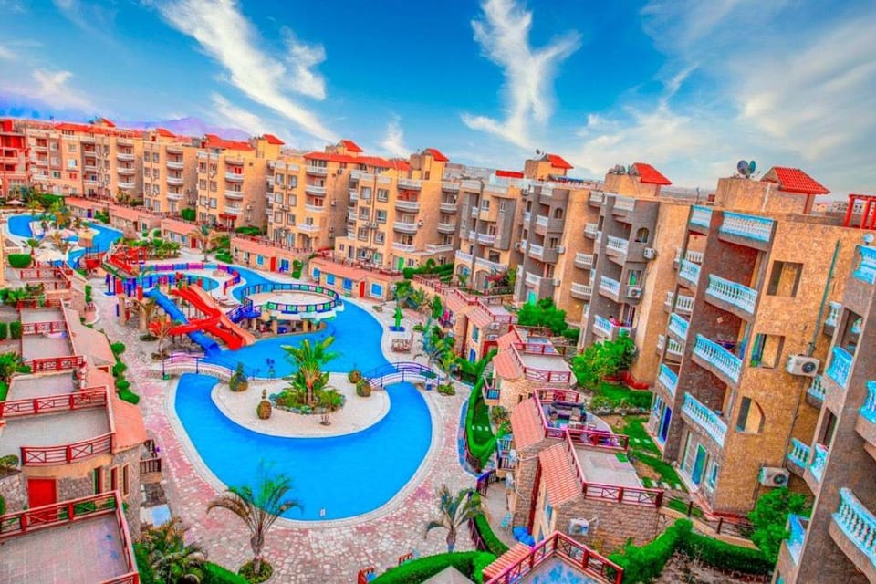 Property building, Communal lounge/ TV room, Day, Natural landscape, Children play ground, Aqua park, Evening entertainment, City view, Pool view, Swimming pool, Location
