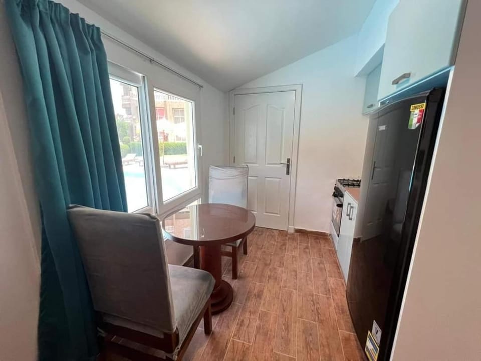 Kitchen or kitchenette, Living room, Seating area, Dining area, oven, pet friendly