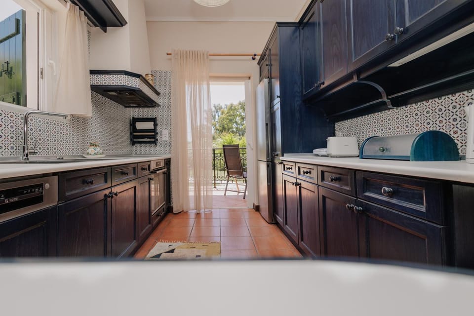 Kitchen or kitchenette, dishwasher, oven, stove