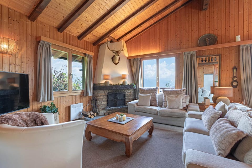 Communal lounge/ TV room, Living room