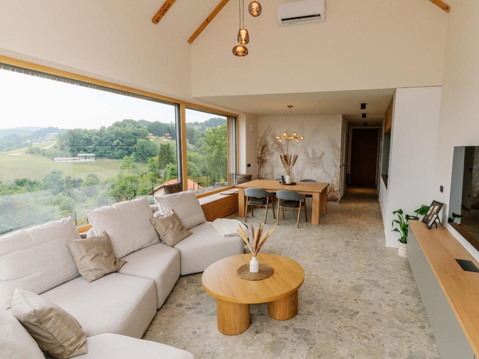 Day, Natural landscape, TV and multimedia, View (from property/room), Living room, Seating area, Dining area, Mountain view