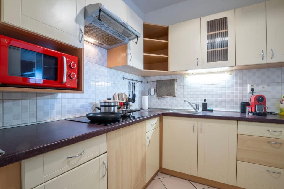 microwave, kitchen