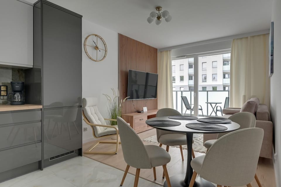 Kitchen or kitchenette, Living room, Seating area, Dining area