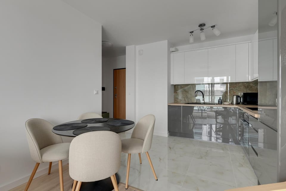 Kitchen or kitchenette, Dining area, stove