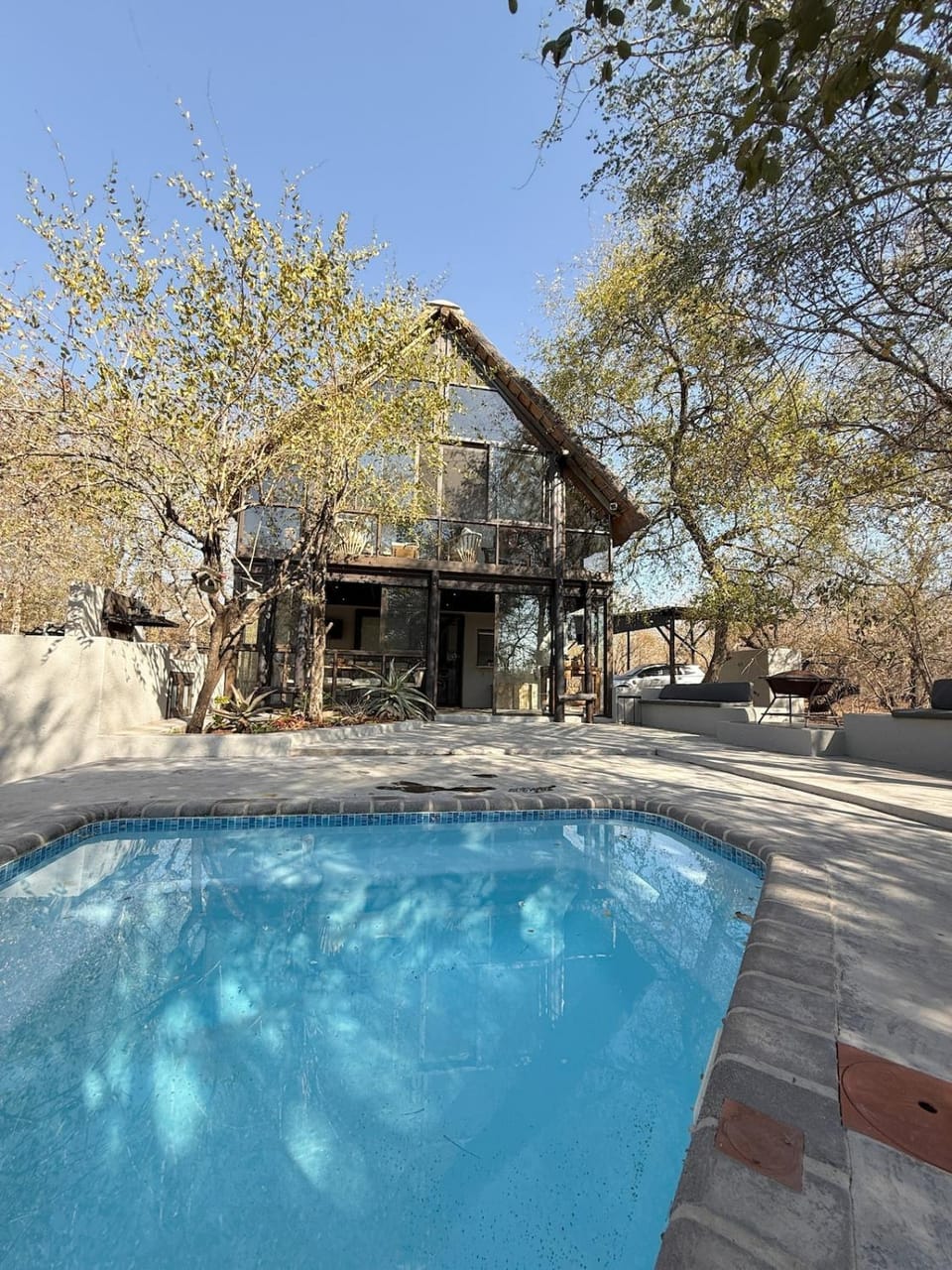Property building, Balcony/Terrace, Pool view, Swimming pool, Swimming pool