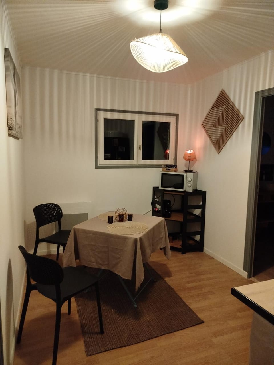 Coffee/tea facilities, Seating area, Dining area, microwave