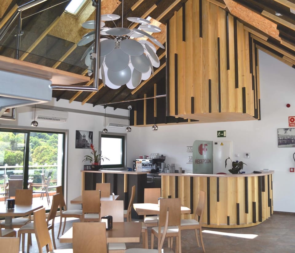 Restaurant/places to eat, Day, Lounge or bar