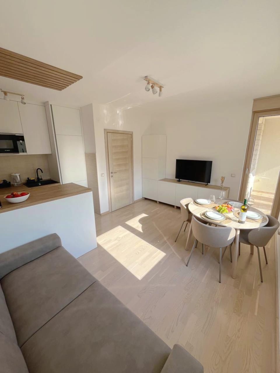 TV and multimedia, Living room, Dining area