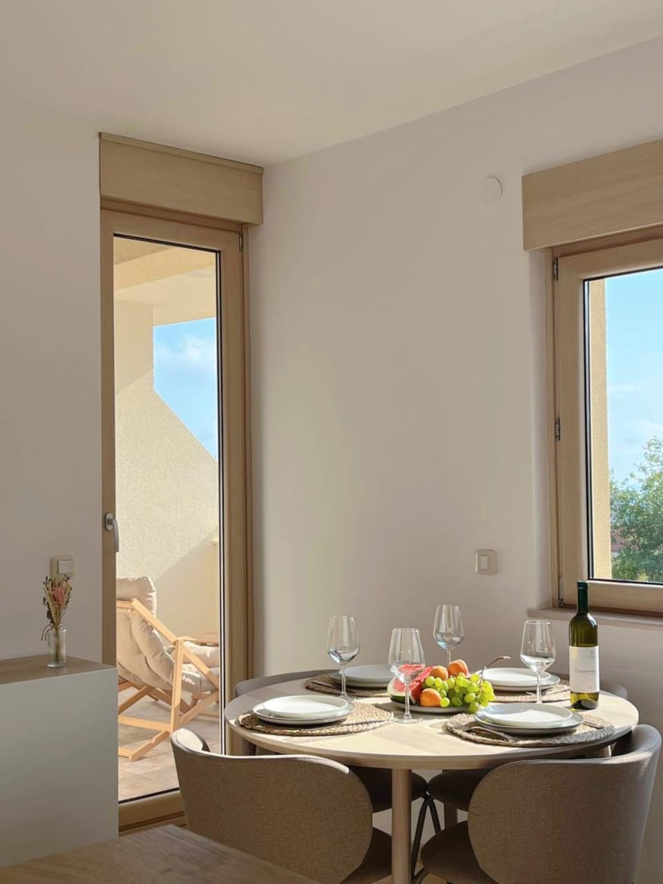 Dining area, Food