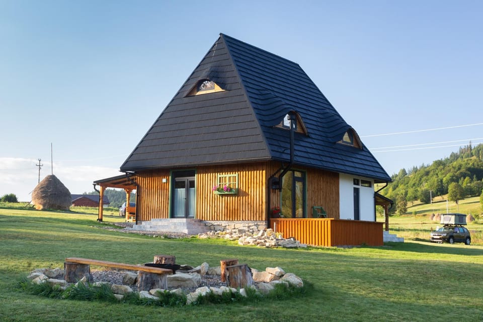 Property building, Natural landscape, Garden view