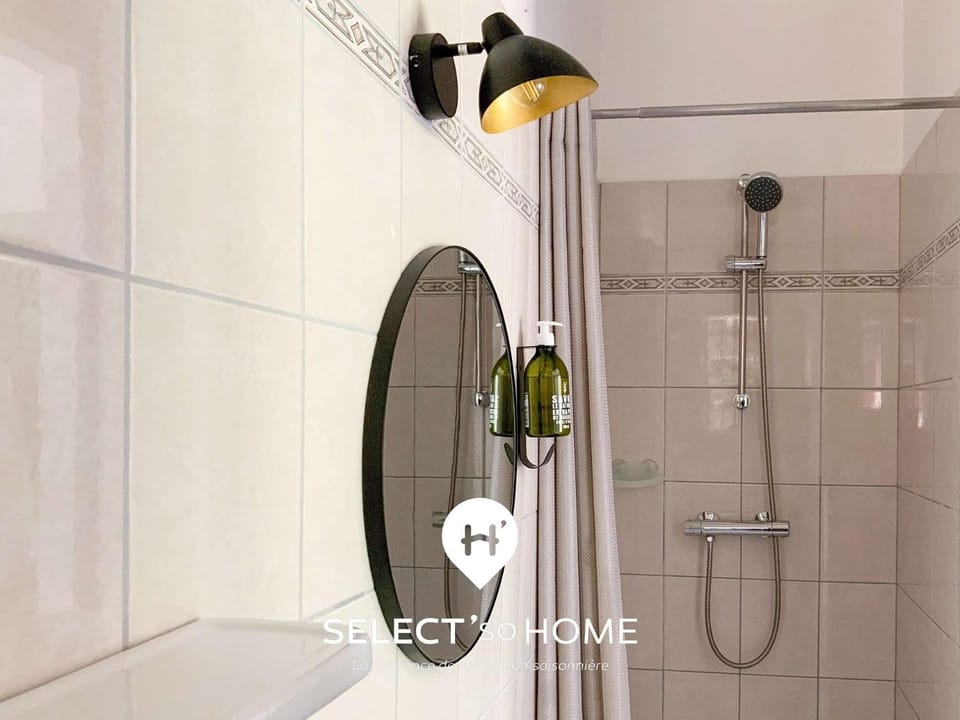 Shower, Bathroom, towels