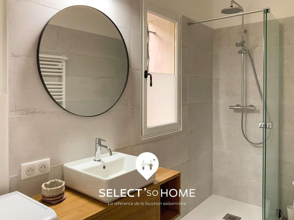 Shower, Bathroom, towels