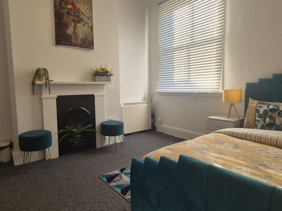 1 Bed Apartment - Sleeps 4 - City Centre Apartment in Wolverhampton