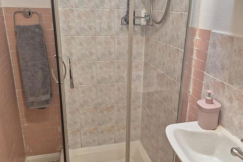 1 Bed Apartment - Sleeps 4 - City Centre Apartment in Wolverhampton