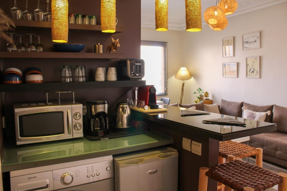 Kitchen or kitchenette, Seating area, Dining area, dishwasher, minibar, oven, stove, toaster