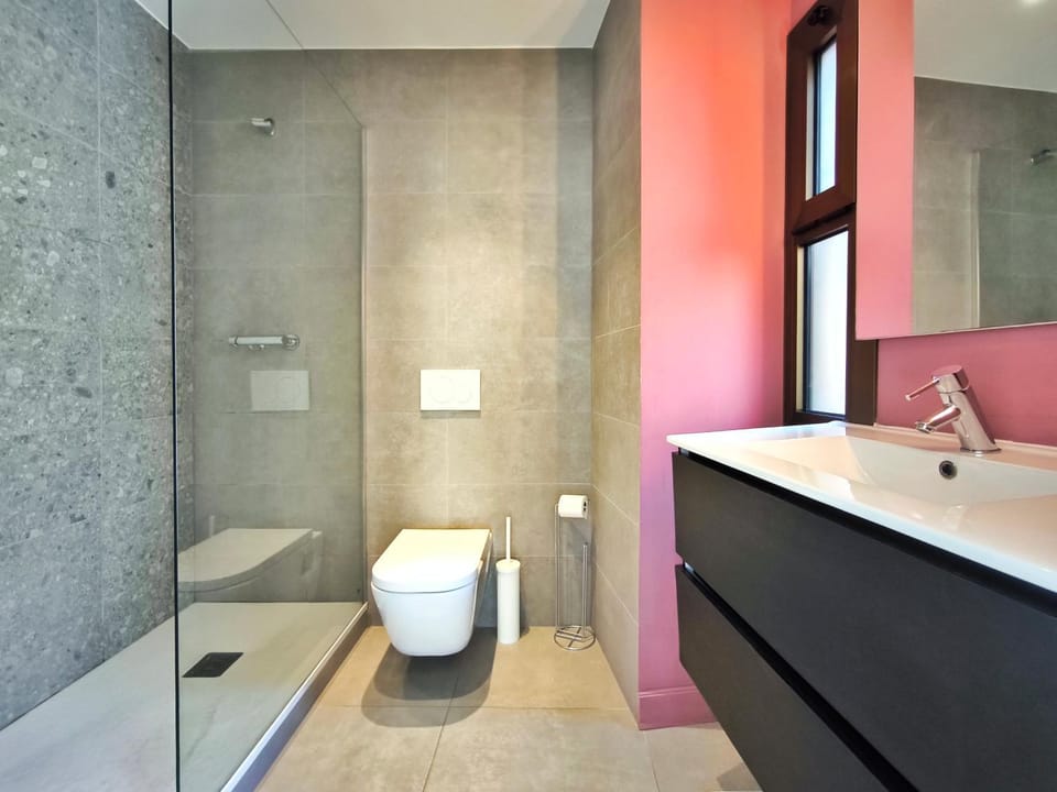 Shower, Toilet, Bathroom