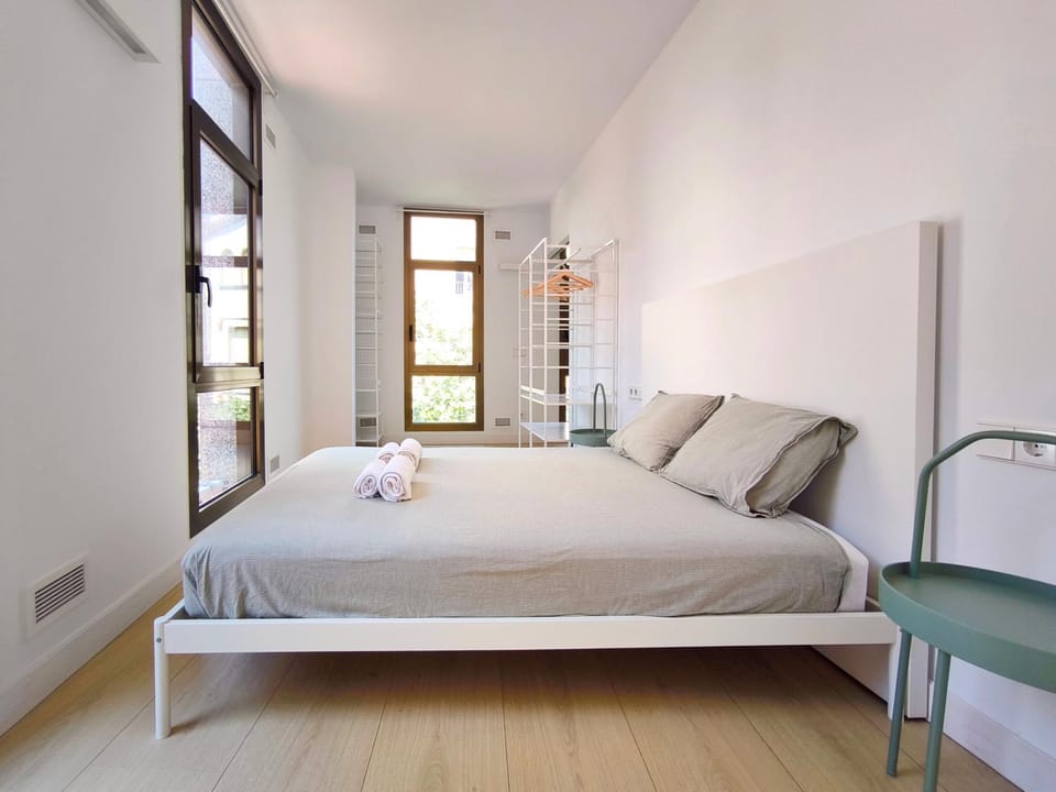 Bed, Photo of the whole room, Bedroom
