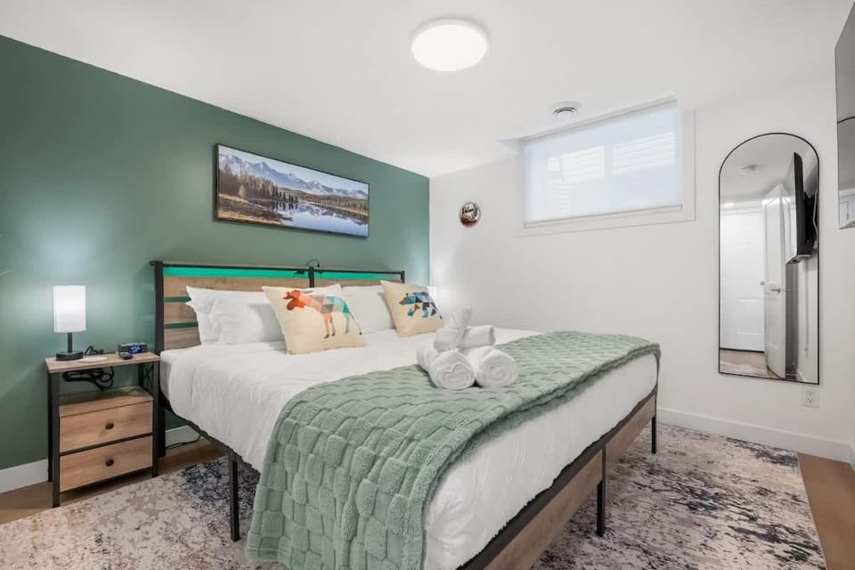 Meadowstone Suite 3BD 3 TVs Near Spruce Meadows House in Calgary