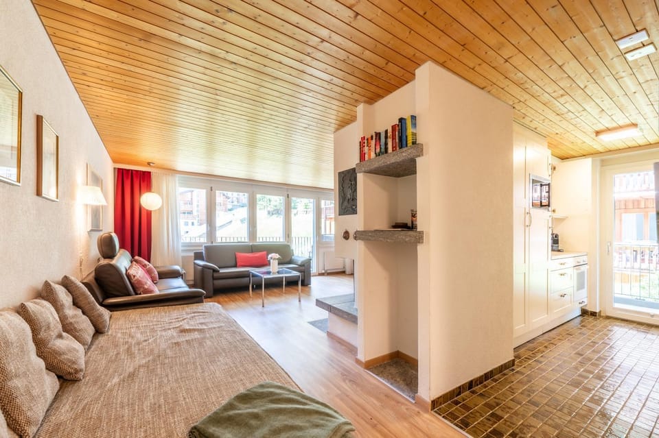 Living room, Seating area, Evening entertainment