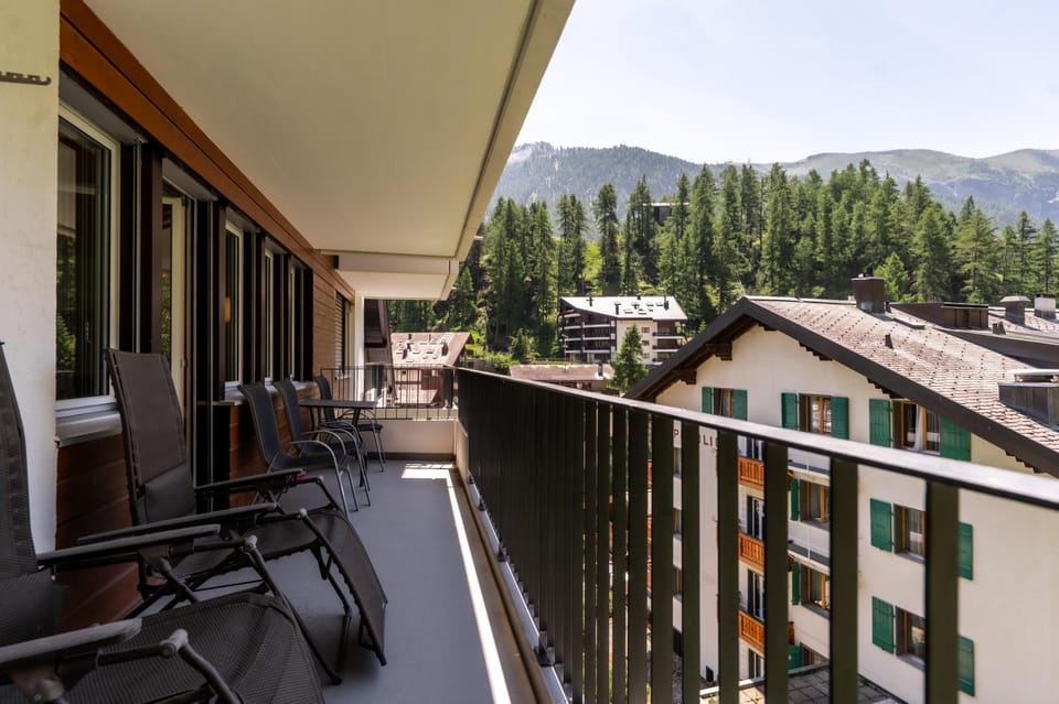 Property building, Day, Natural landscape, View (from property/room), Balcony/Terrace, Mountain view