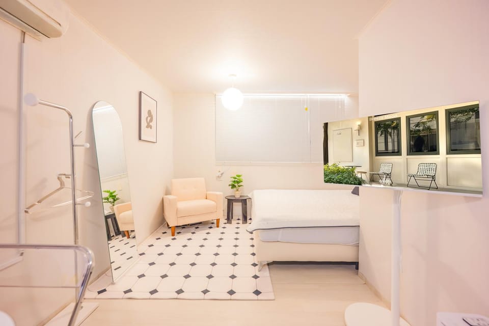 Bed, Bedroom, wardrobe, air conditioner