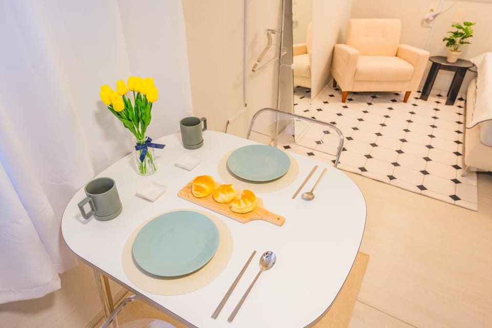Seating area, Dining area