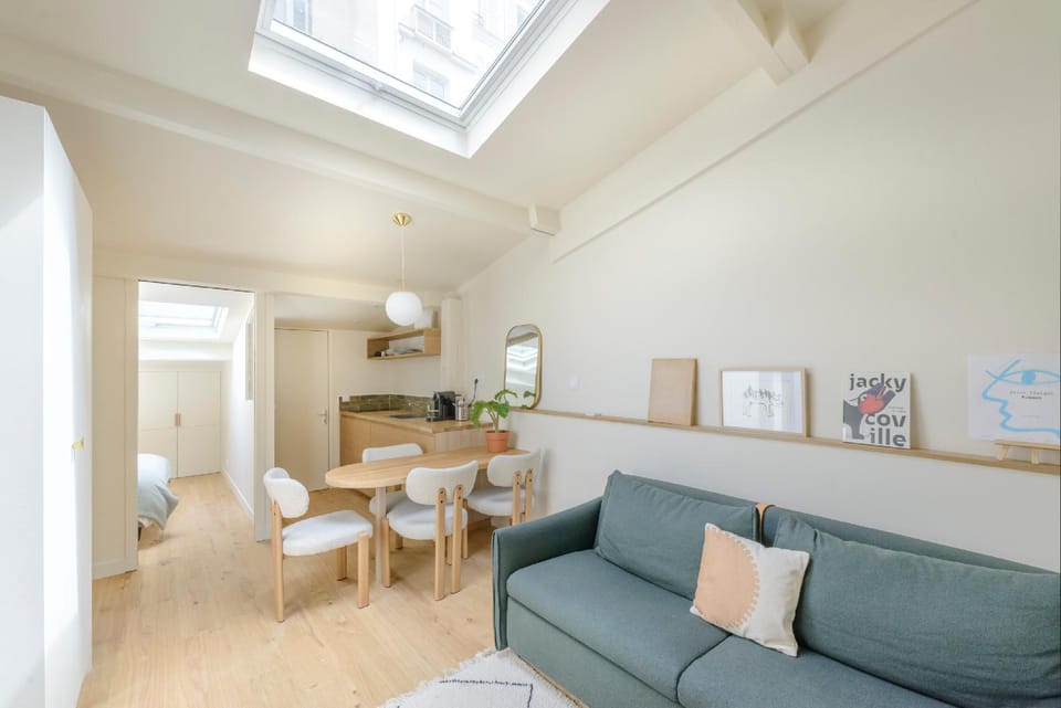 Living room, Seating area, Dining area, Garden view, microwave, air conditioner