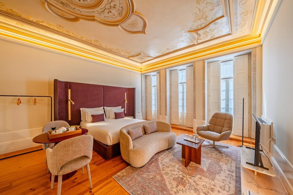 Bed, TV and multimedia, Living room, Photo of the whole room, Seating area, Bedroom