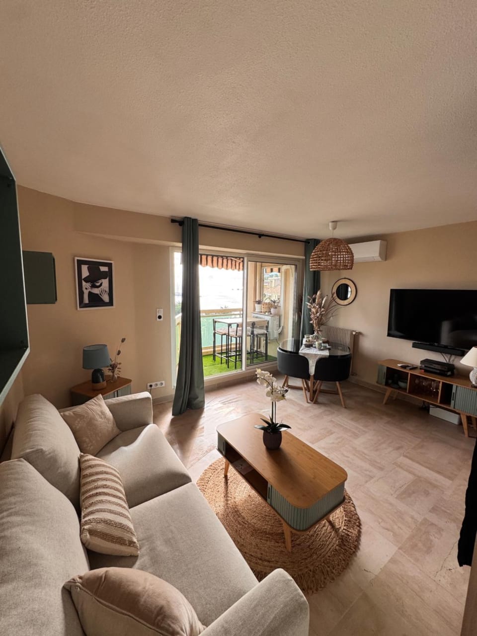 TV and multimedia, Seating area, Sea view