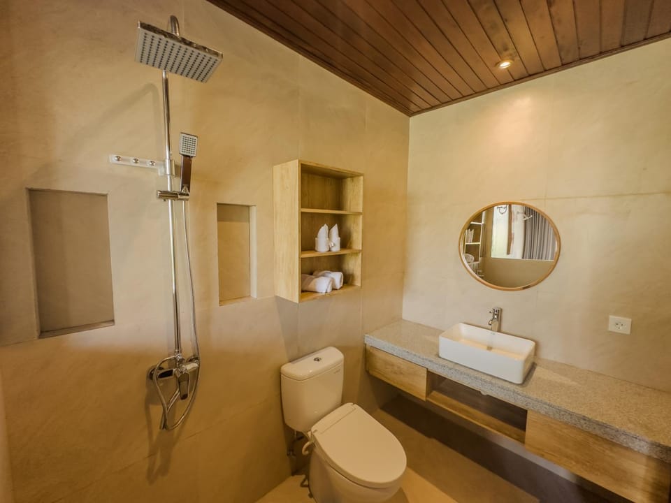 Shower, Toilet, Bathroom, bidet, towels