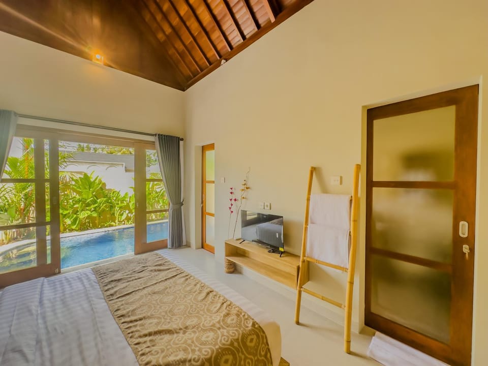 Bed, Bedroom, Pool view, Swimming pool