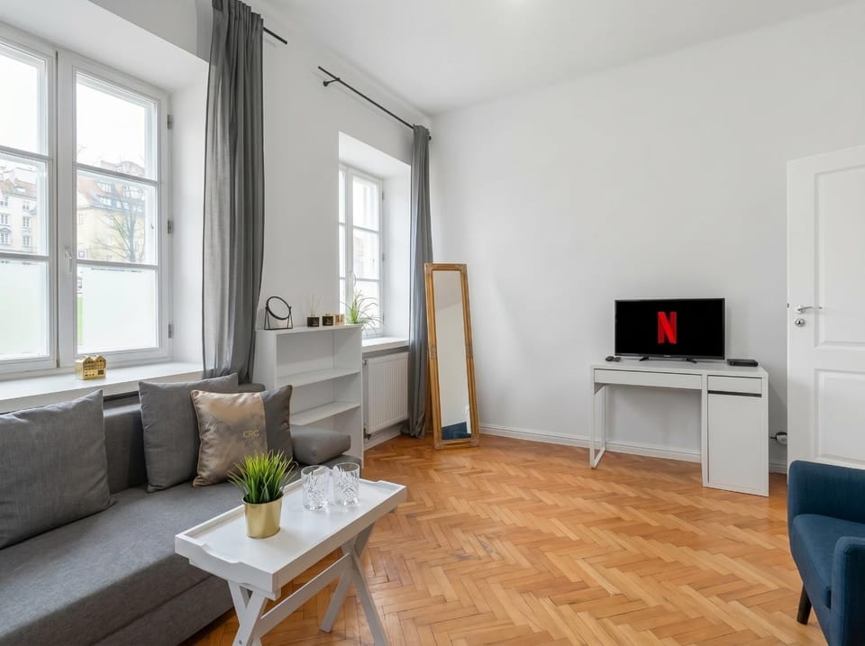 Communal lounge/ TV room, TV and multimedia, Living room, Seating area, Evening entertainment, hair dresser