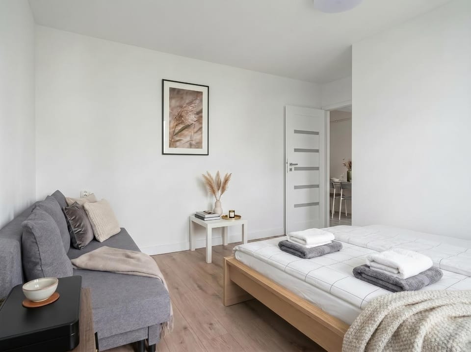 Bed, Living room, Photo of the whole room, Seating area, Bedroom, towels, wardrobe