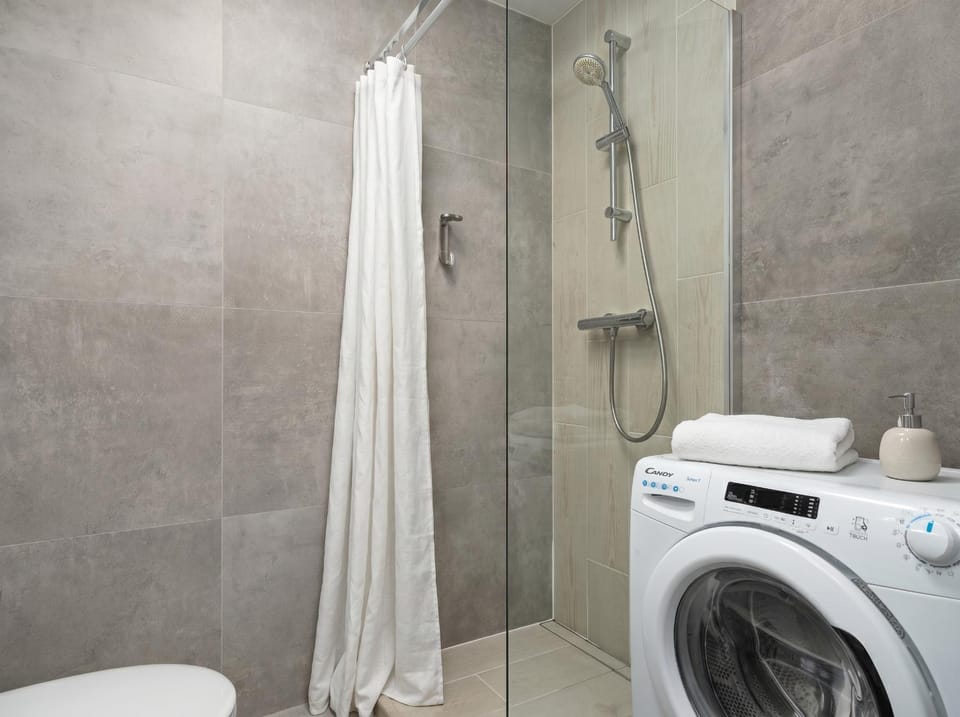 Shower, Bathroom, towels, washing machine, dryer
