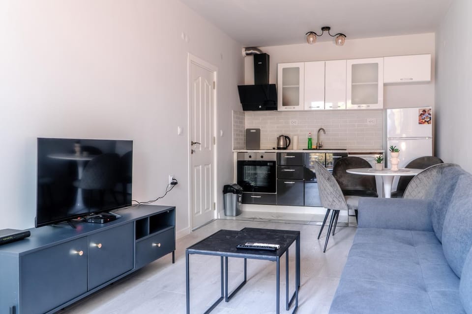 TV and multimedia, Kitchen or kitchenette, Living room, Dining area