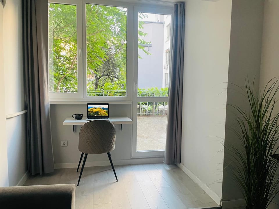 Living room, Garden view