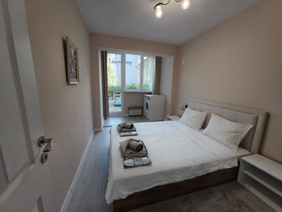 Bedroom, towels