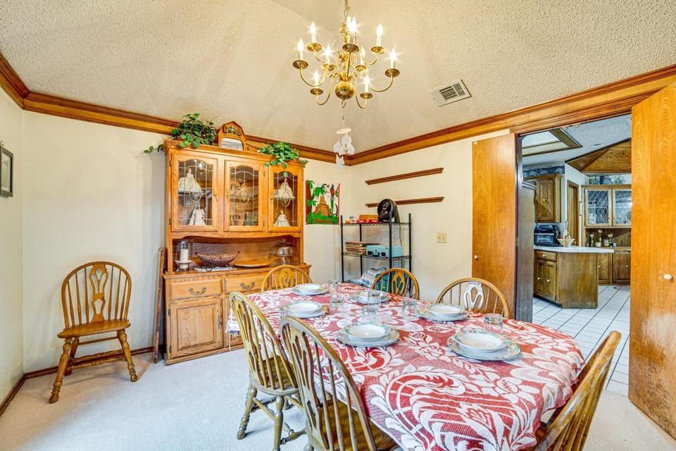 Pet-Friendly Home with Pool - 8 Mi to Central Plano! House in Allen