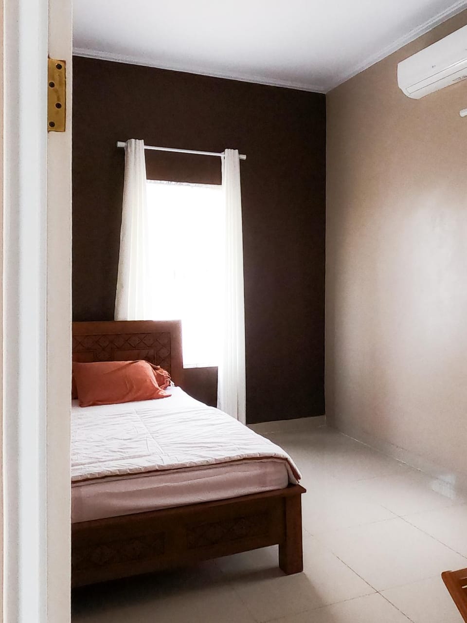 Bedroom, air conditioner