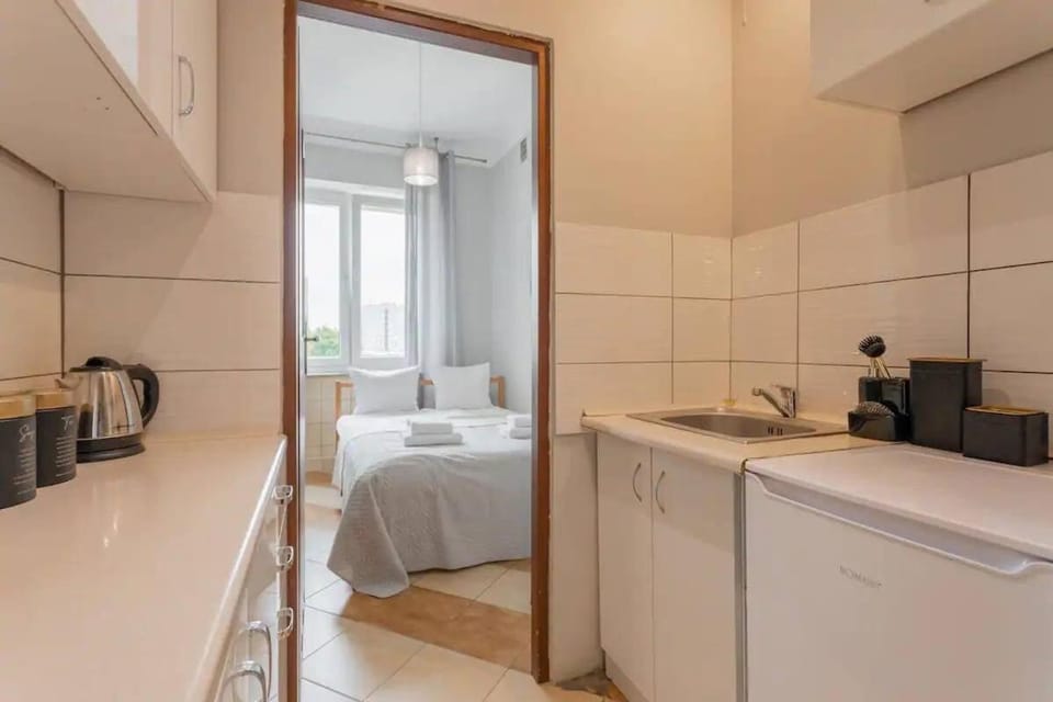 Bed, Coffee/tea facilities, Kitchen or kitchenette, Photo of the whole room, Bedroom, minibar, towels