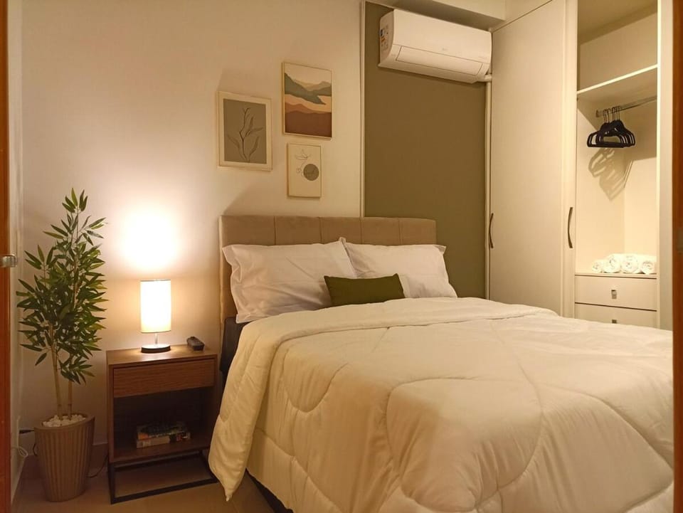 Bed, Photo of the whole room, Bedroom, air conditioner