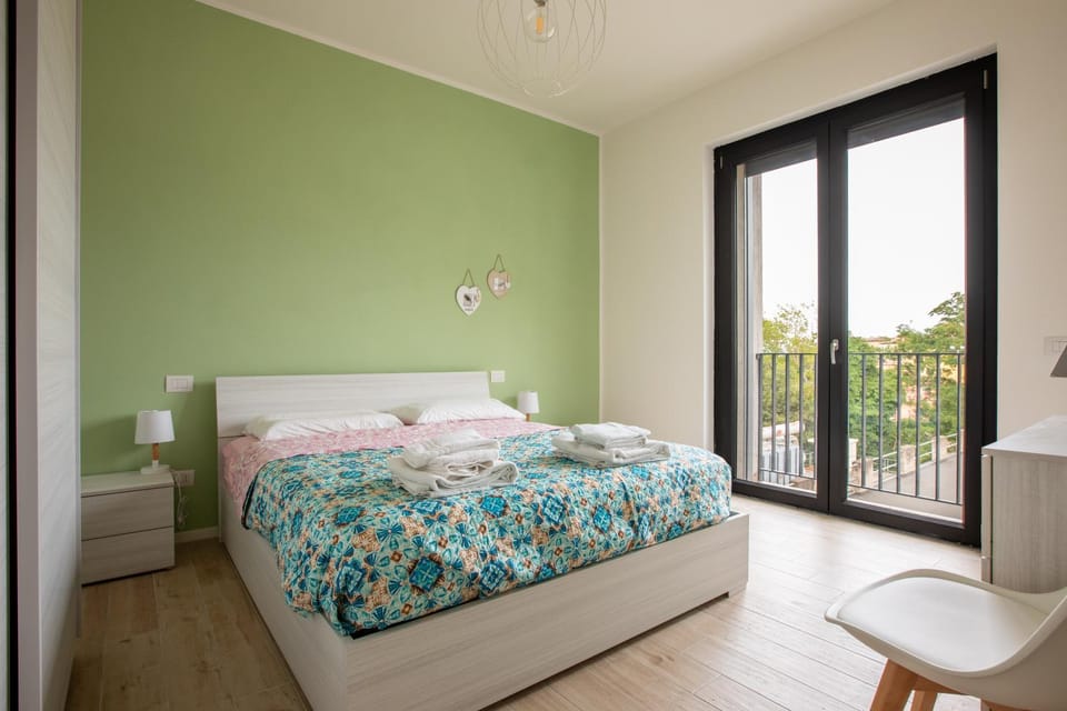 Bed, View (from property/room), Photo of the whole room, Bedroom