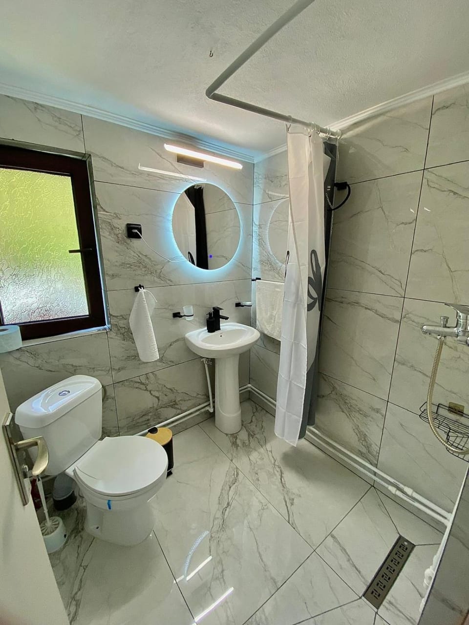Shower, Bathroom, towels