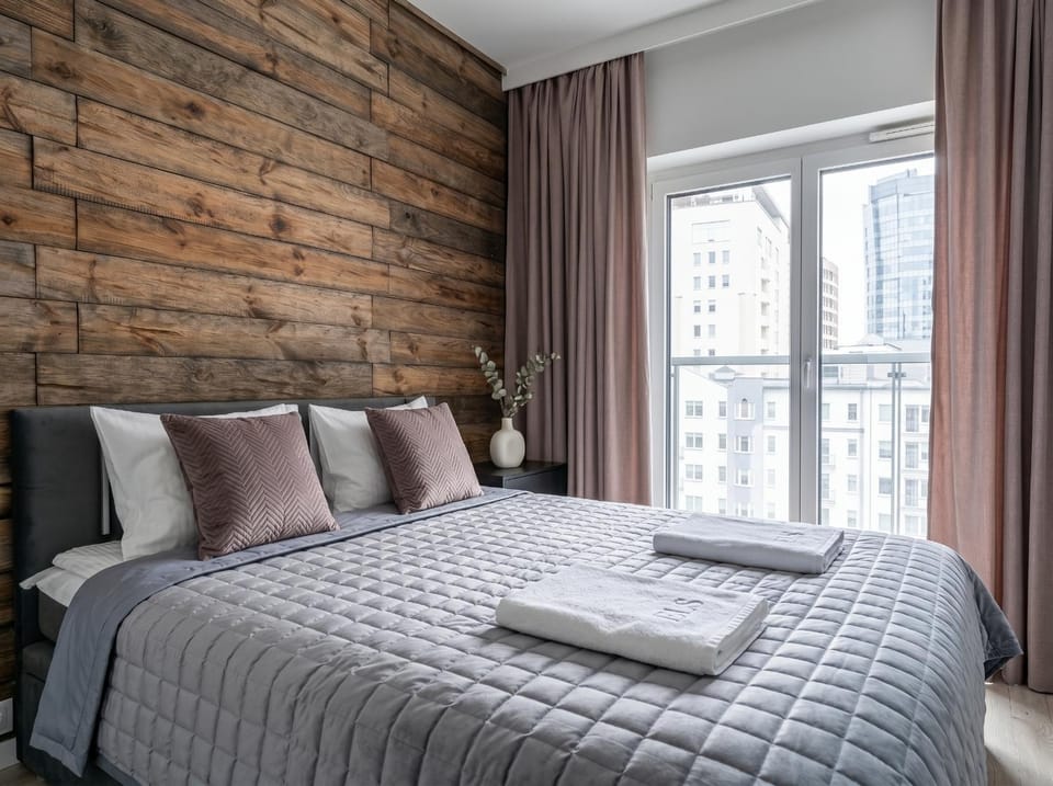 Bed, Photo of the whole room, Bedroom, towels