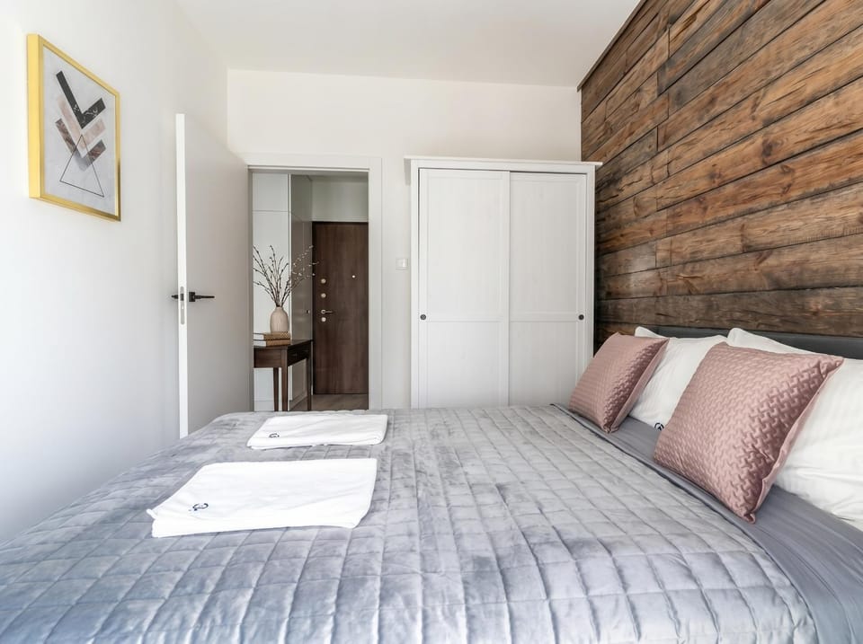 Bed, Photo of the whole room, Bedroom, towels, wardrobe