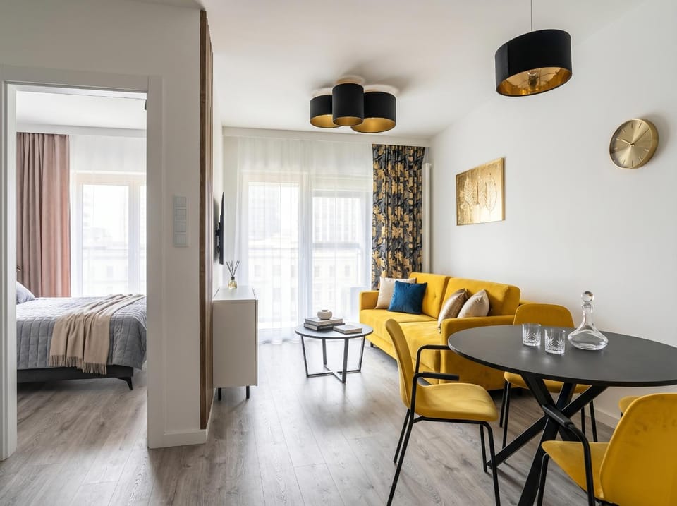 Bed, Living room, Photo of the whole room, Seating area, Dining area, Bedroom
