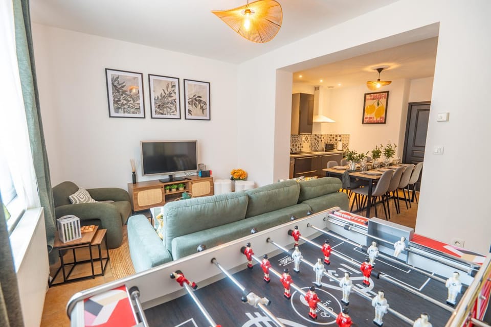 Communal lounge/ TV room, Game Room, TV and multimedia, Living room, Dining area