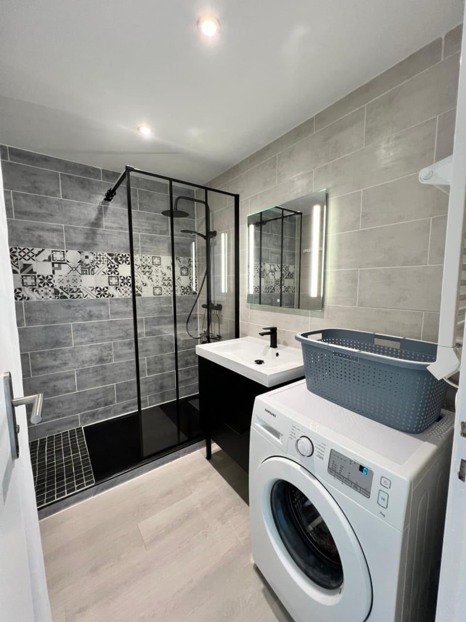 Shower, Bathroom, washing machine