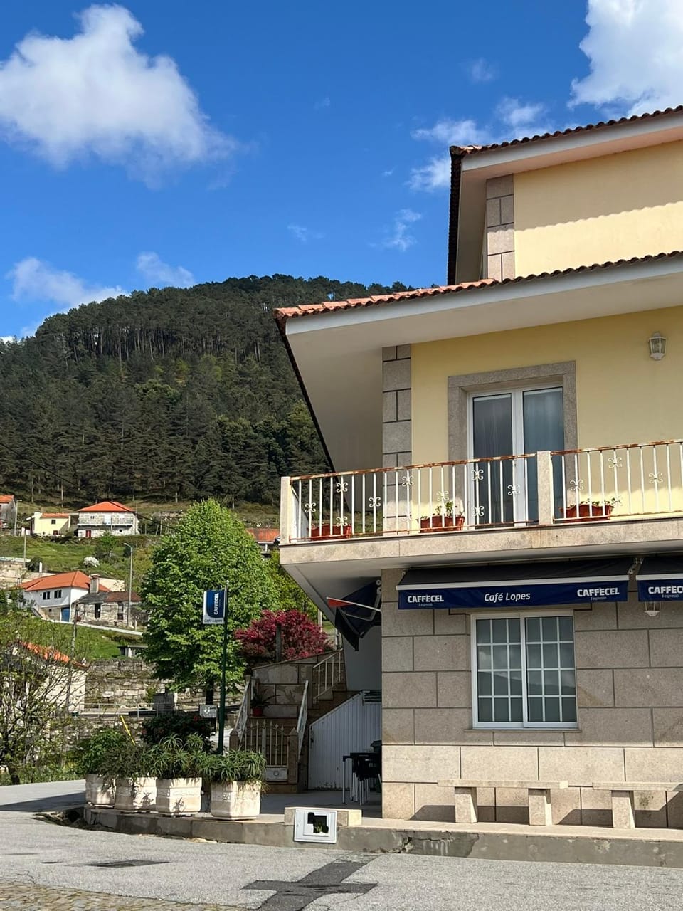 Property building, Restaurant/places to eat