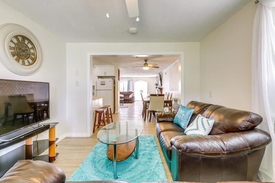 10 Mi to Hartford: Family Home w/ Yard House in Manchester